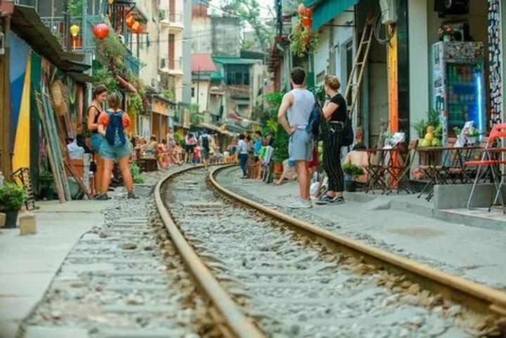 Tiểu thư chuỗi siêu thị lớn ở - Cảm hứng video marketing từ Hotspot Matrix